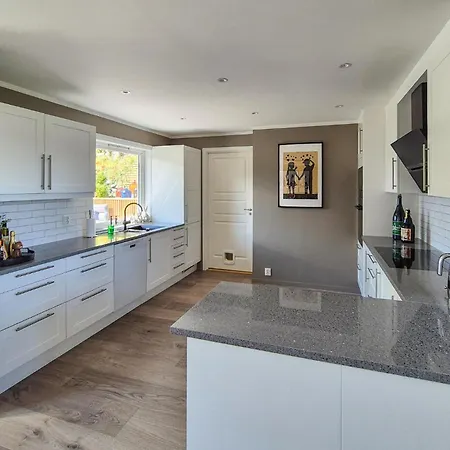 Beautiful In Bjoroyhamn With House Sea View Nyaraló
