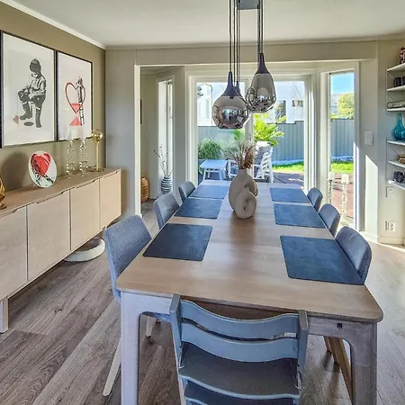 Beautiful In Bjoroyhamn With House Sea View Nyaraló