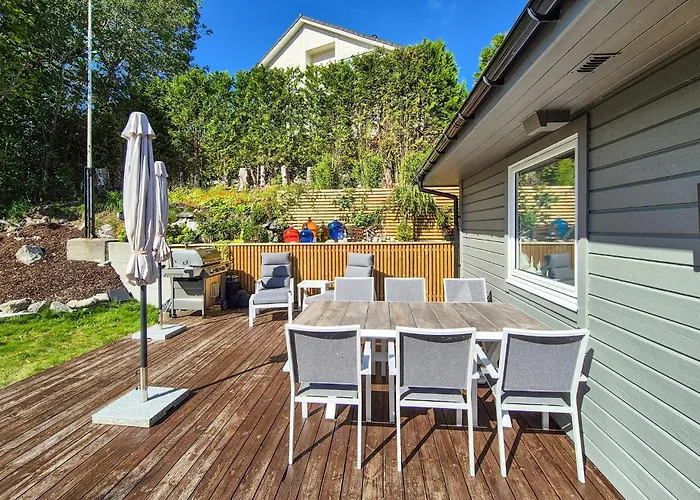Ferienhaus Beautiful In Bjoroyhamn With House Sea View