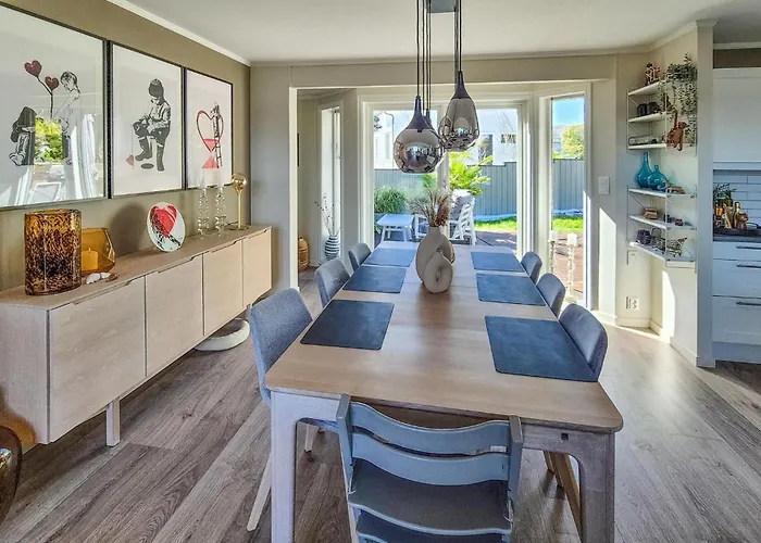 Beautiful In Bjoroyhamn With House Sea View Ferienhaus
