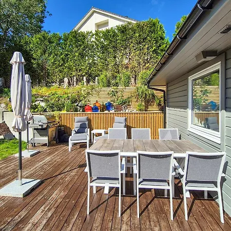 Dom wakacyjny Beautiful In Bjoroyhamn With House Sea View